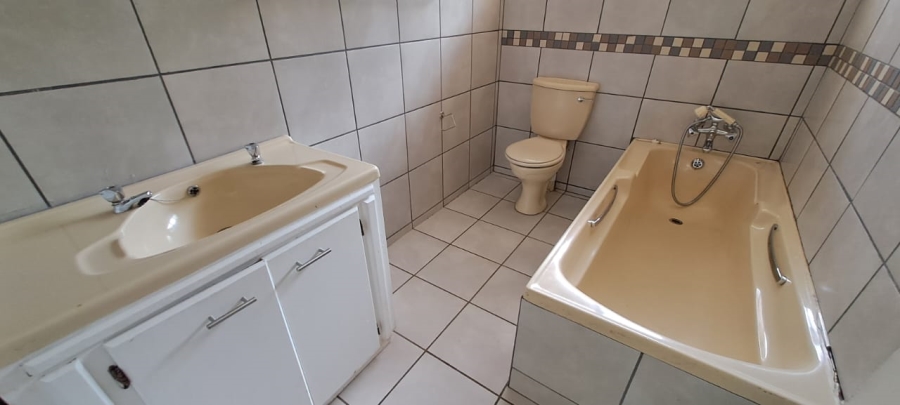 5 Bedroom Property for Sale in Hospitaalheuwel Free State